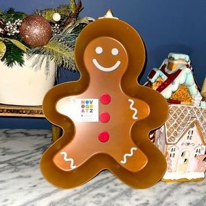 Novogratz gingerbread man tray 17”